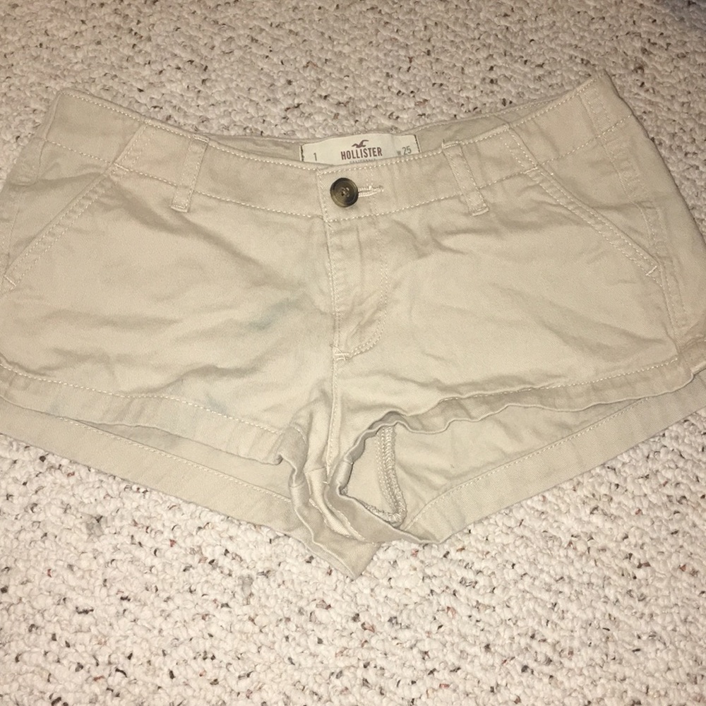 khaki Hollister shorts